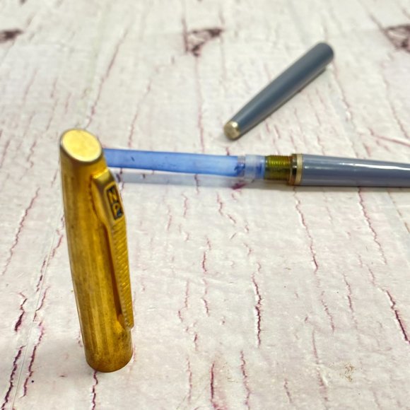 Vintage NP Fountain Pen, pen with golden nib and Silver body and golden cover - Picture 5 of 10